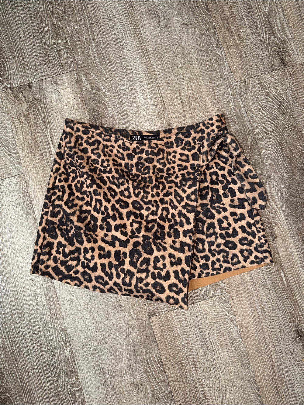 Zara Leopard Wrap Skort skirt short in Tan and Black animal print medium